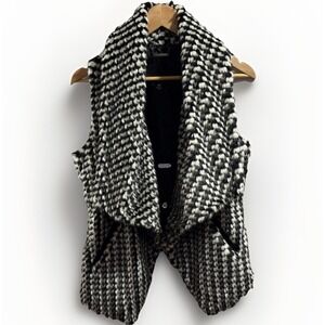 JouJou Black & White Faux Fur Vest Jacket Women's Size Medium Mod Shag Boho Cozy